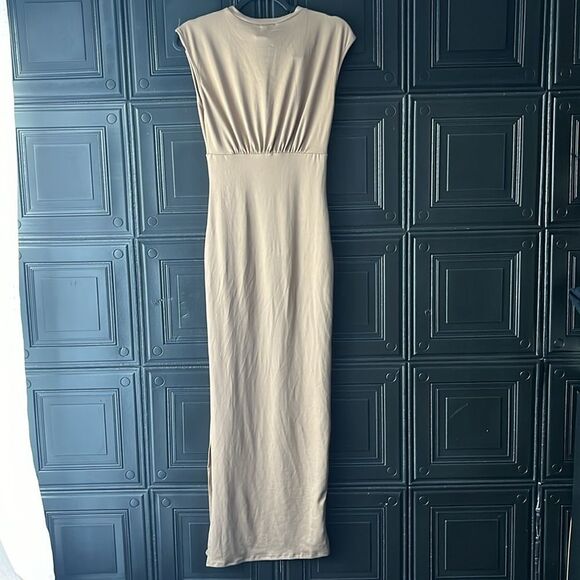 Fashionnova maxi dress - Picture 2 of 4